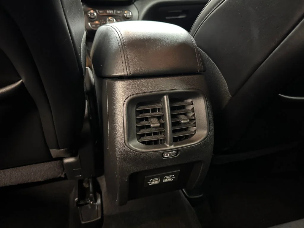 Used 2021 Red Jeep Altitude image 26