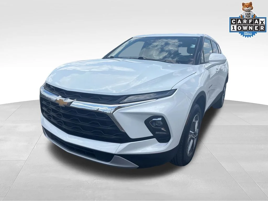Used 2025 White Chevrolet LT image 7