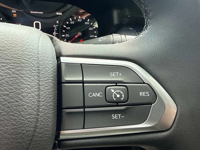New 2026 Bright White Clear-Coat Exterior Paint Jeep Latitude image 19