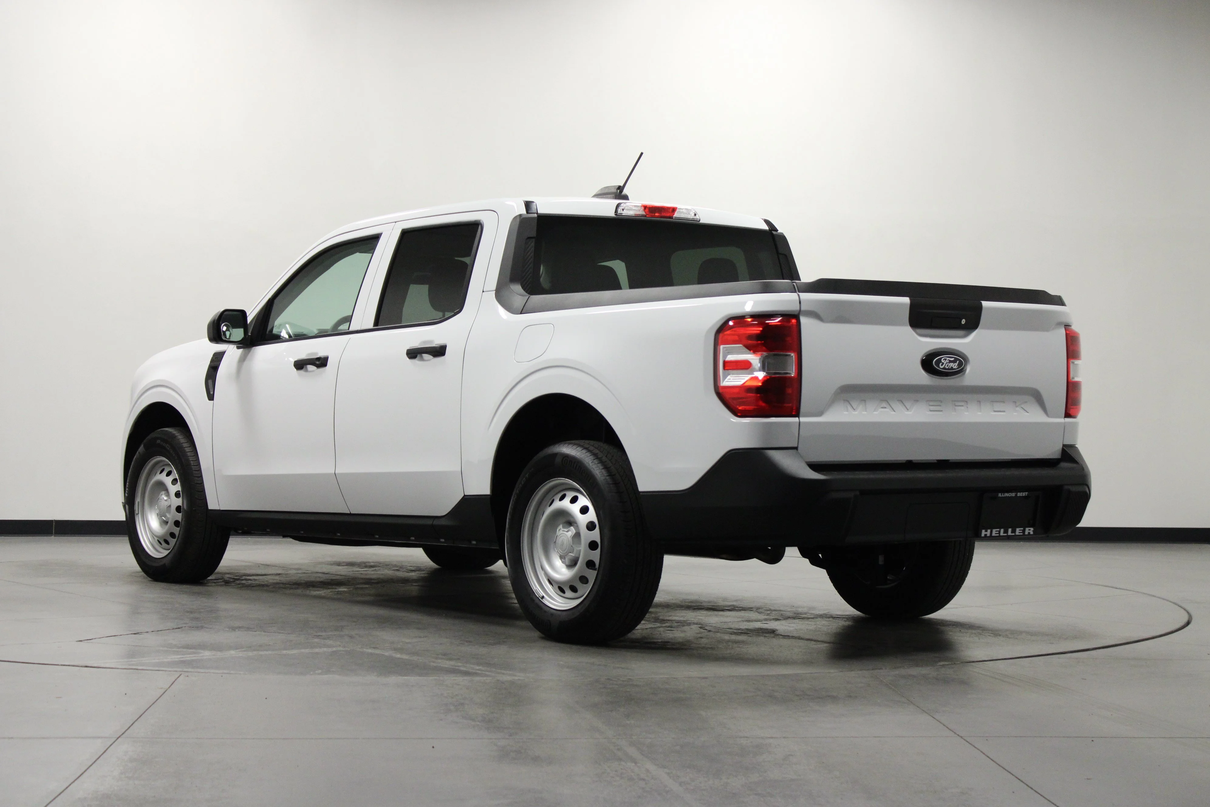 Used 2025 Oxford White Ford XL image 6