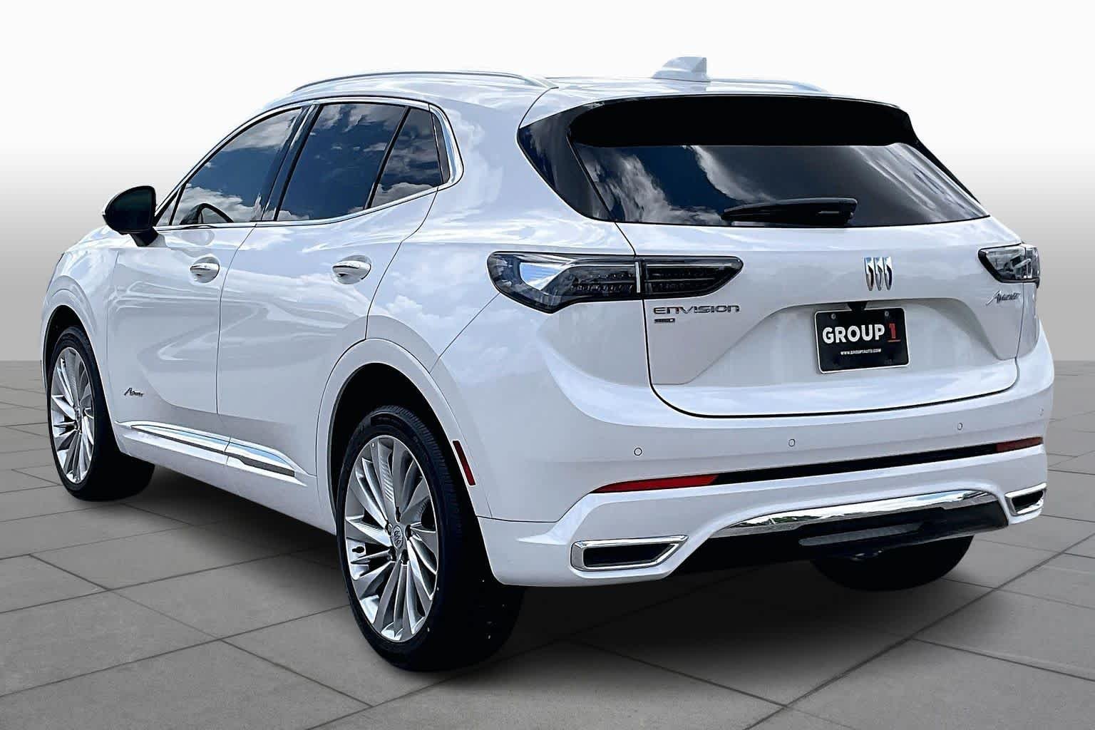 Used 2025 White Frost Tricoat Buick Avenir image 12