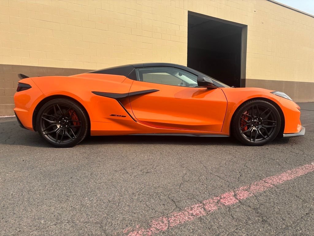 Used 2023 Orange Chevrolet Z06 image 3
