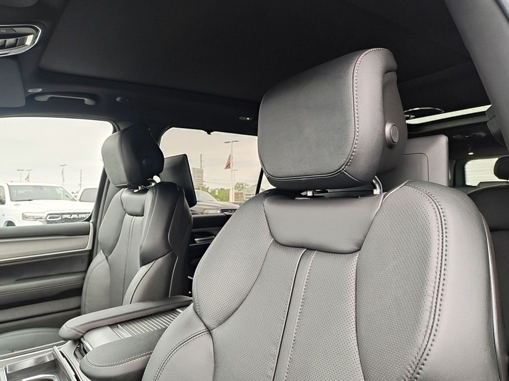 New 2026 High Gloss Black Exterior Paint Jeep Limited Reserve image 19