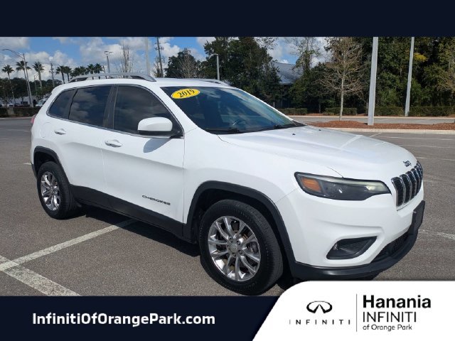 Used 2019 White Jeep Latitude Plus image 1