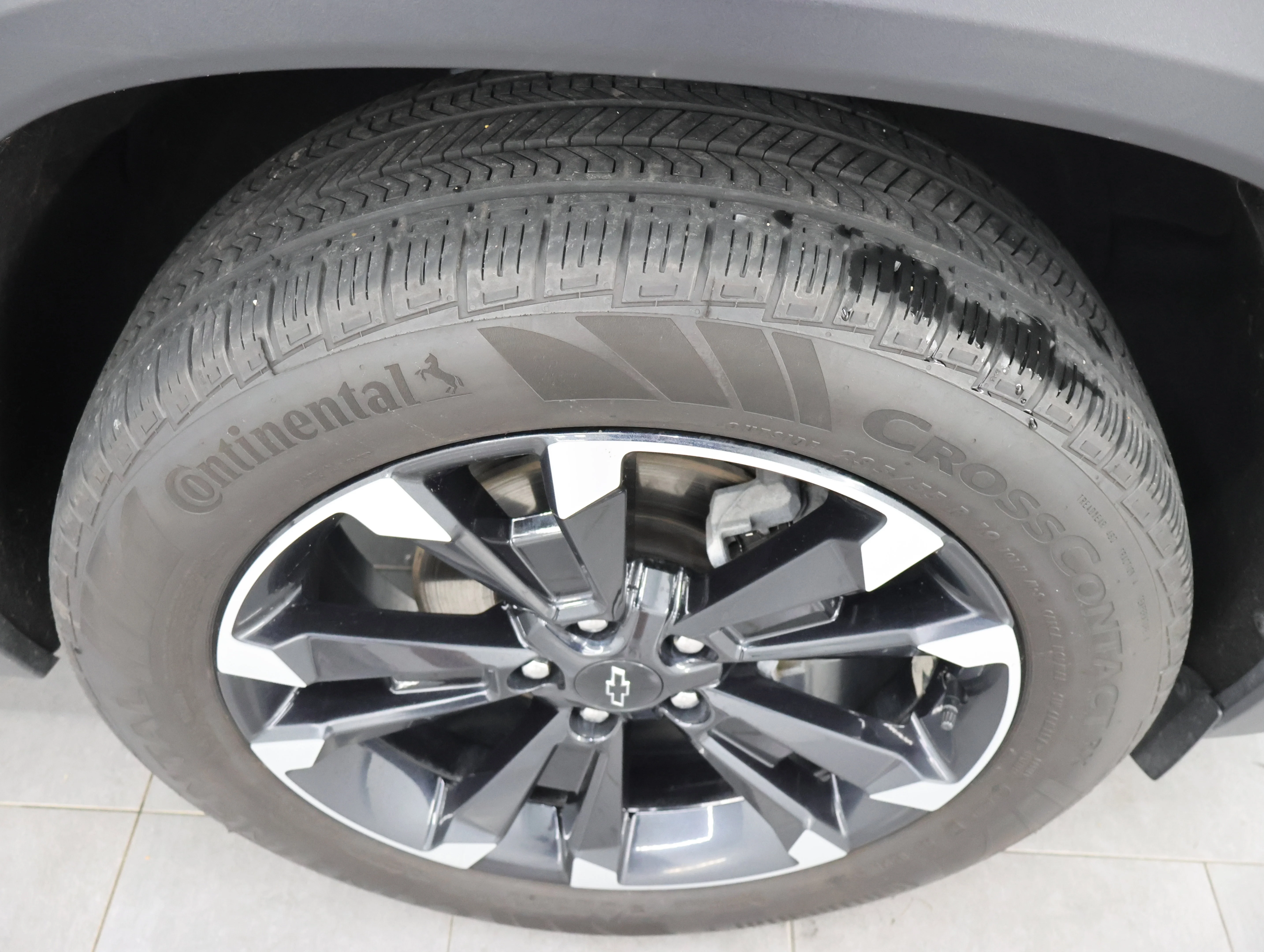 Used 2025 Reef Blue Metallic Chevrolet RS image 3