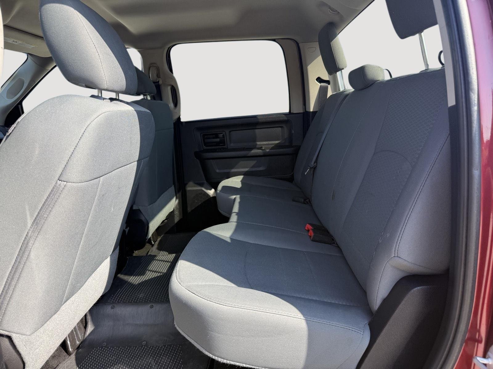 Used 2016 Delmonico Red Pearlcoat Ram Tradesman image 18