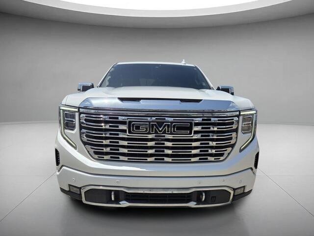 Used 2022 White Frost Tricoat GMC Denali image 8