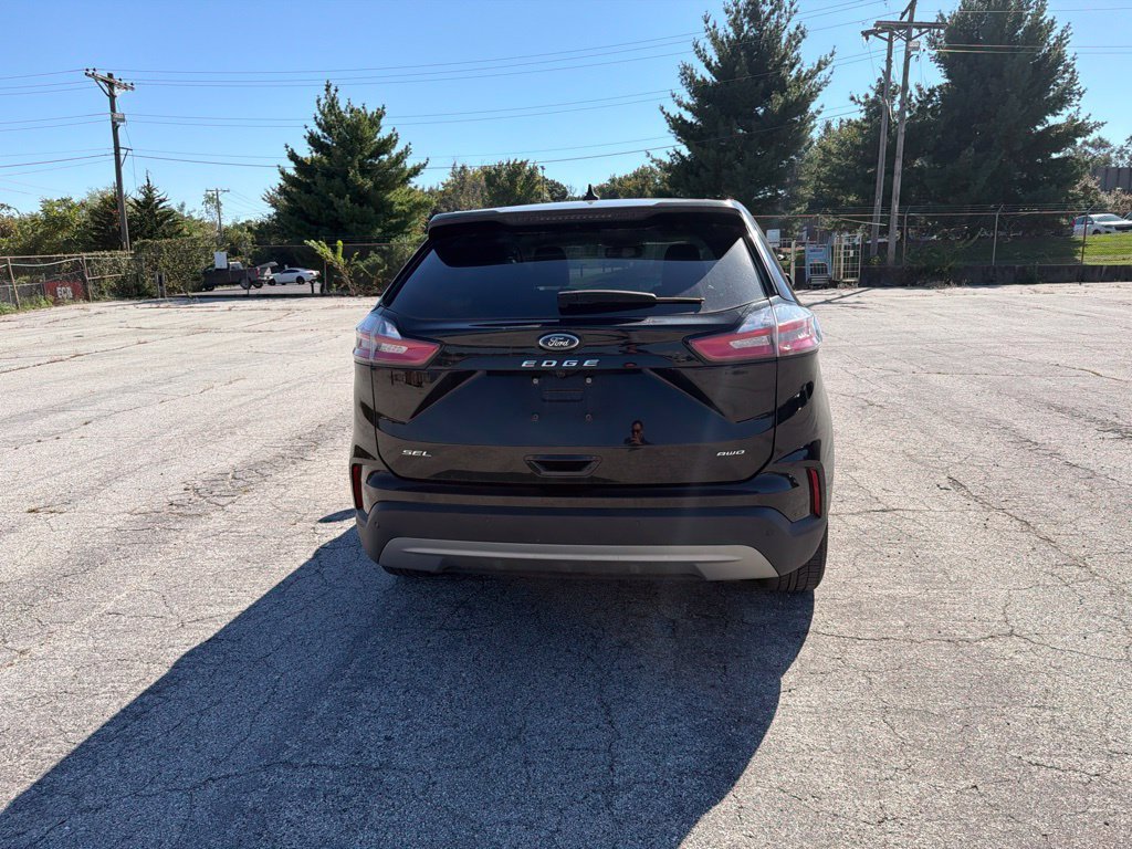 Used 2024 Black Metallic Ford SEL image 4