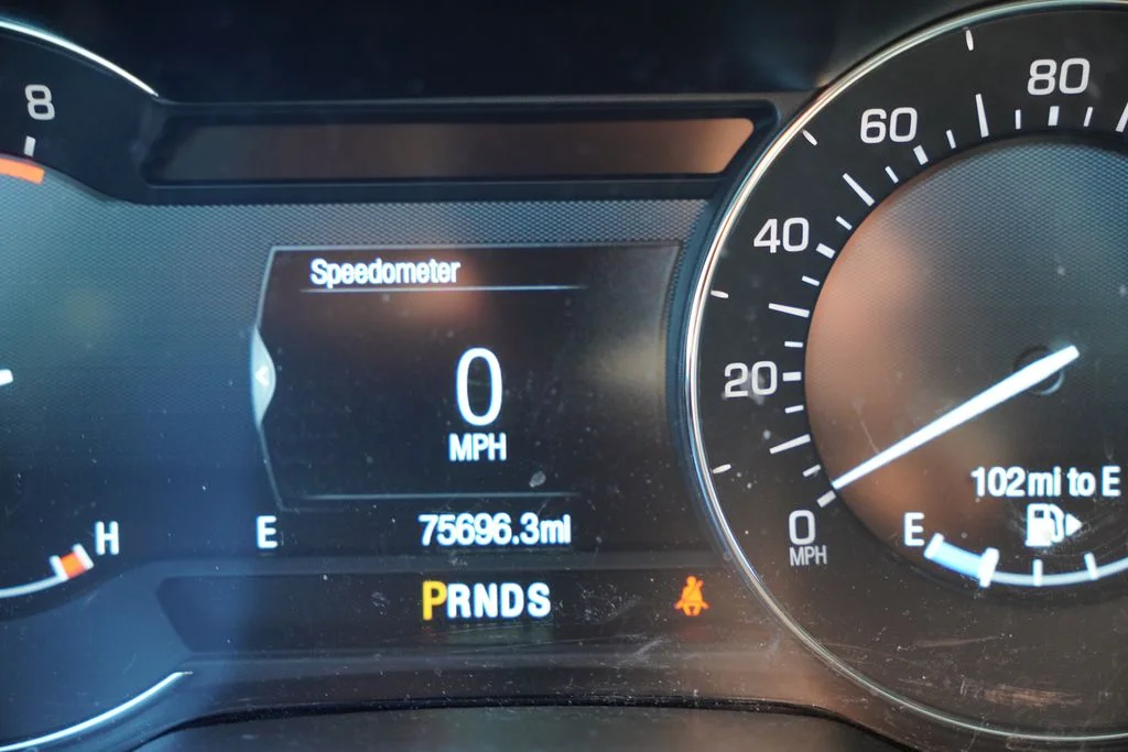 Used 2017 Gray Lincoln Premiere image 7