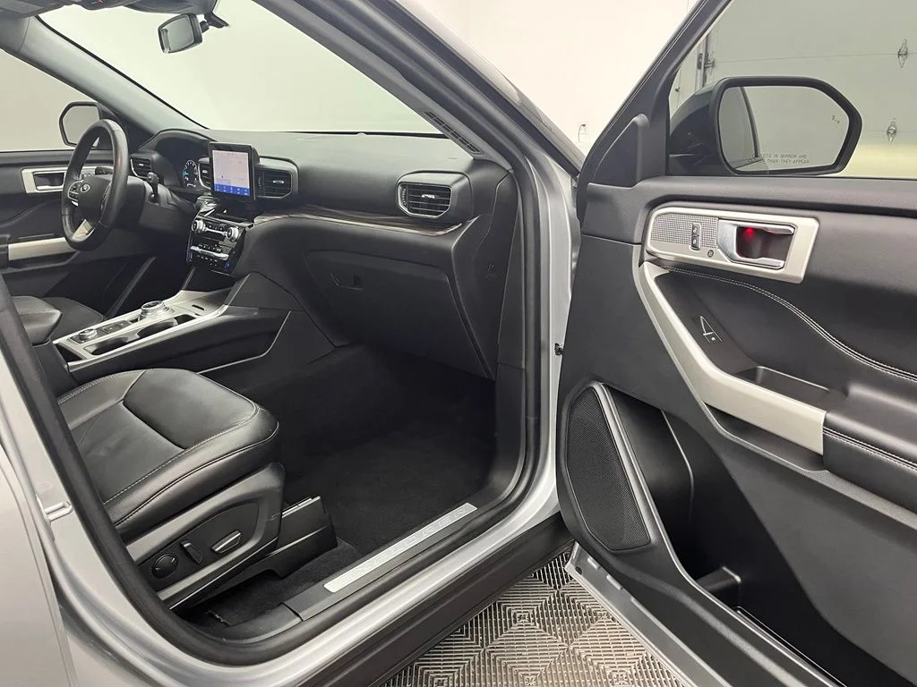 Used 2022 Silver Ford Limited image 33