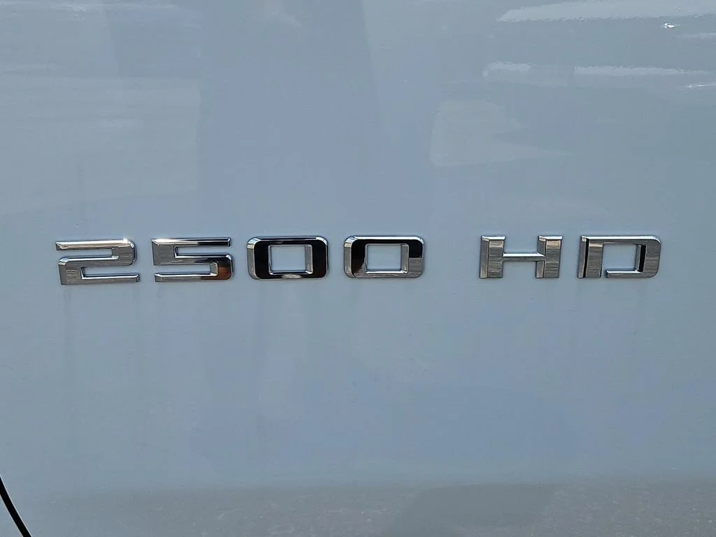 New 2026 Summit White Chevrolet WT image 12
