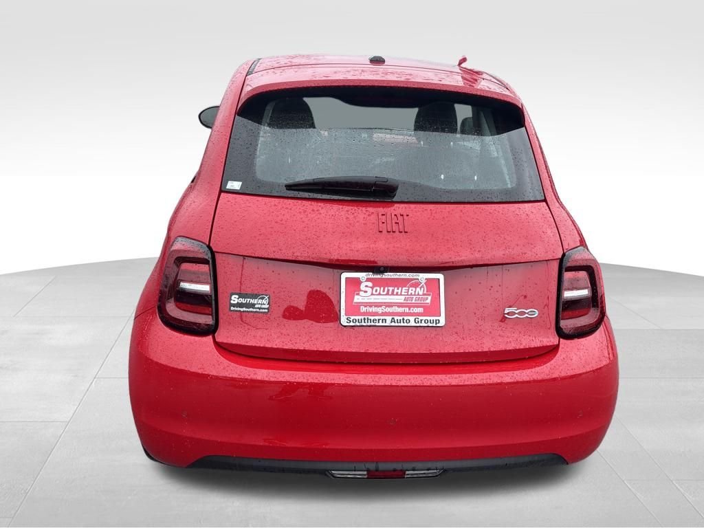 2024 Fiat 500e Red photo 2