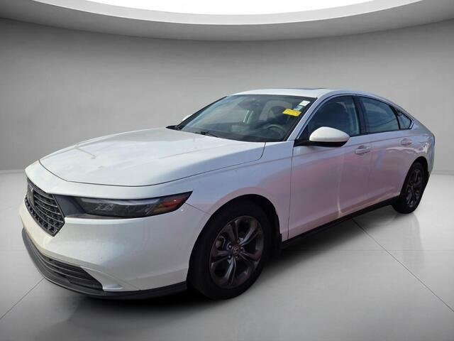 Used 2023 Platinum White Pearl Honda EX image 1