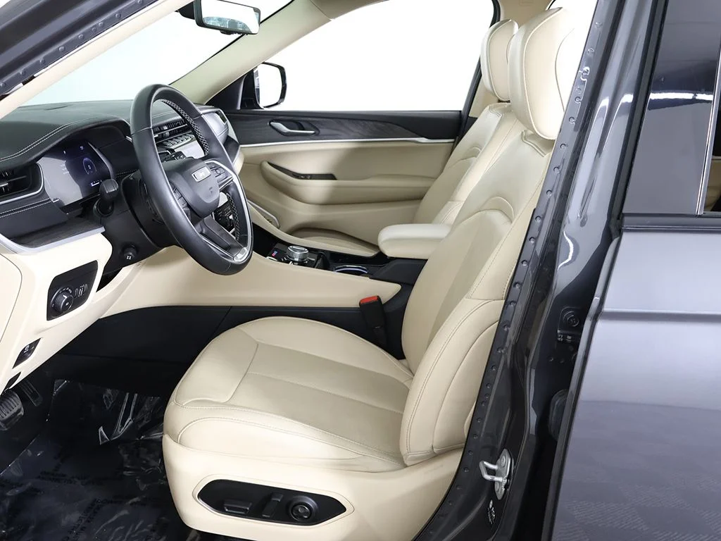 Used 2022 Gray Jeep Limited image 36