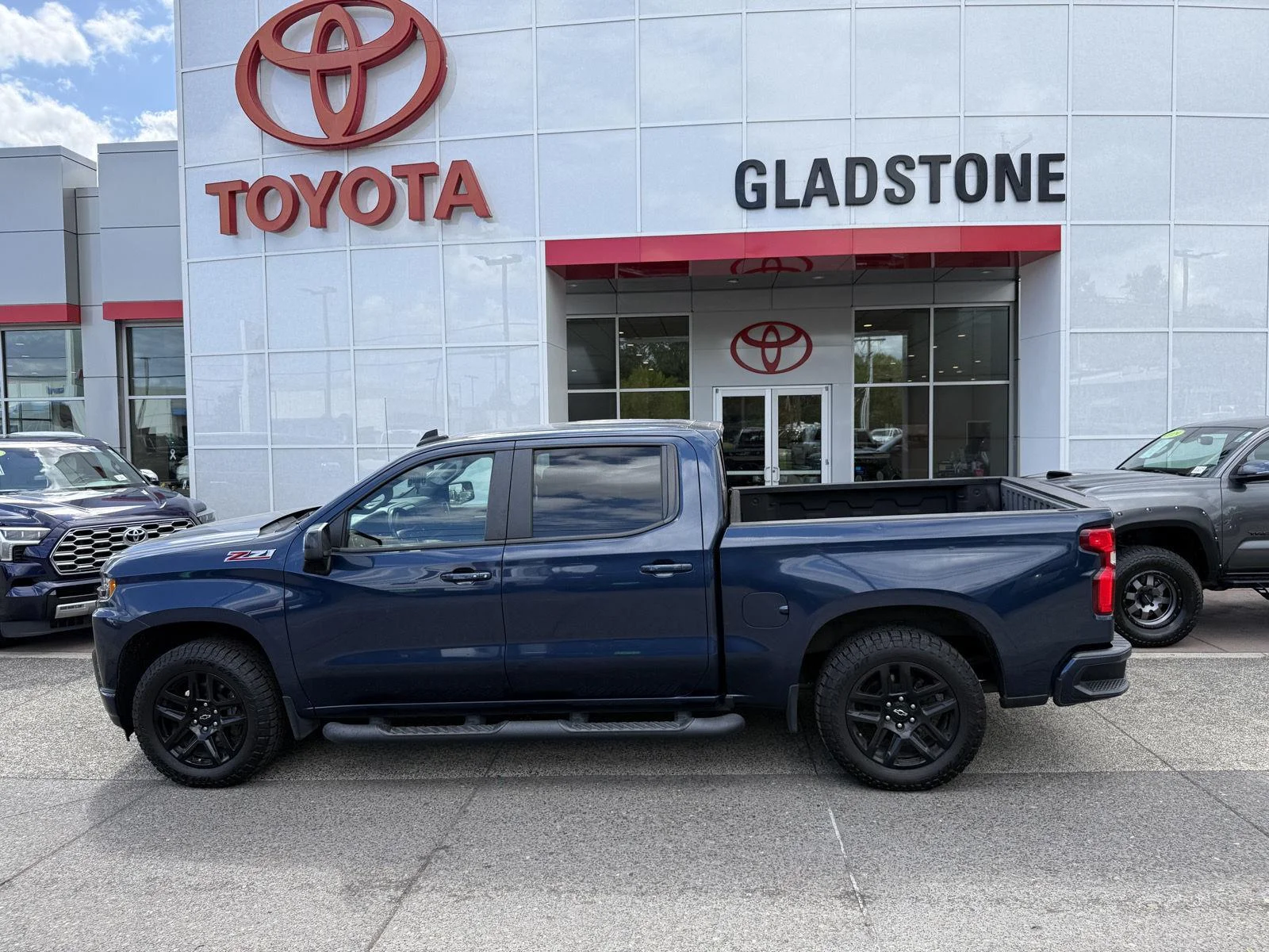 Used 2022 Northsky Blue Metallic Chevrolet RST image 3