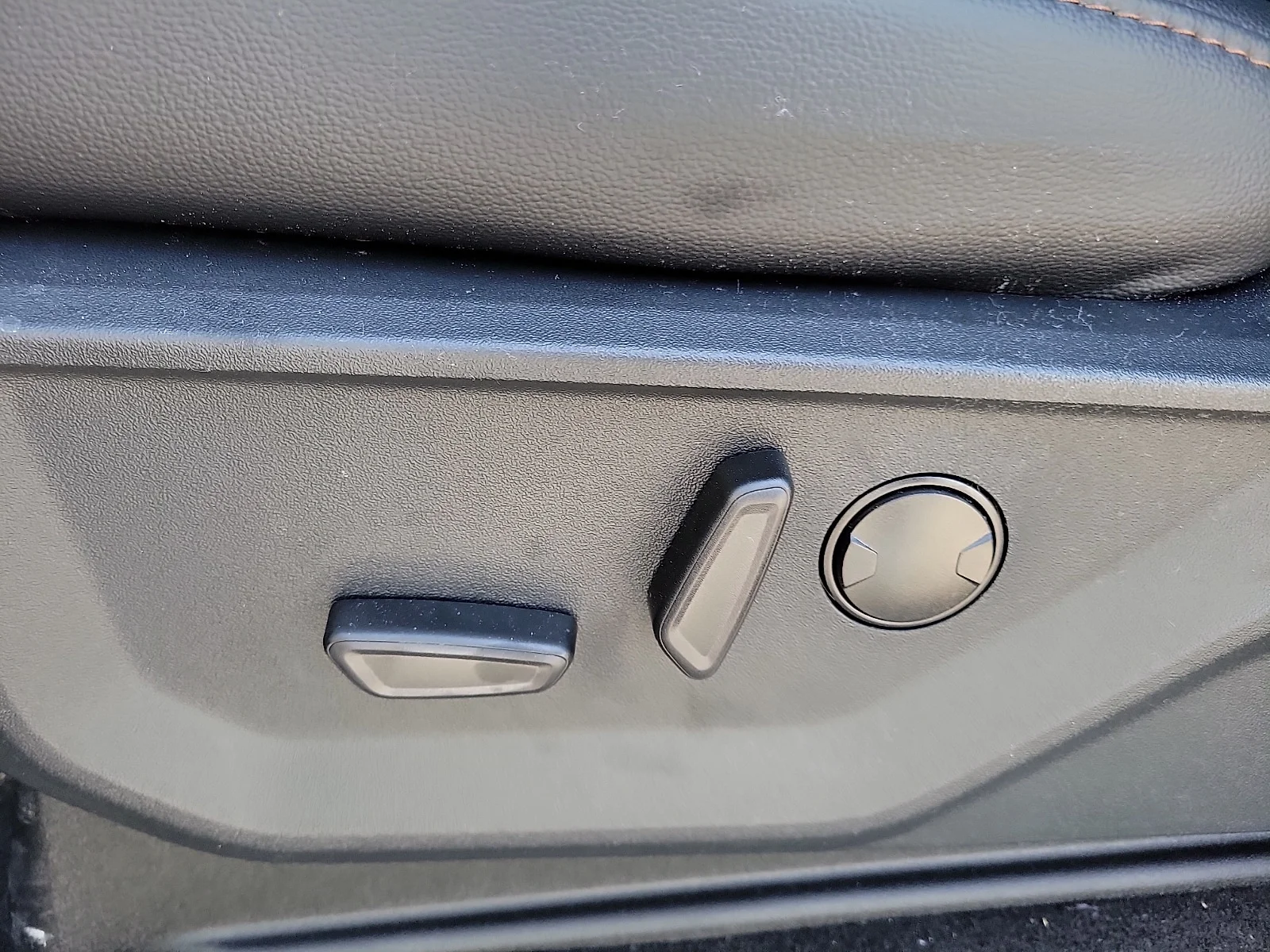 New 2026 Agate Black Metallic Ford F-250&reg; Lariat&reg; image 13