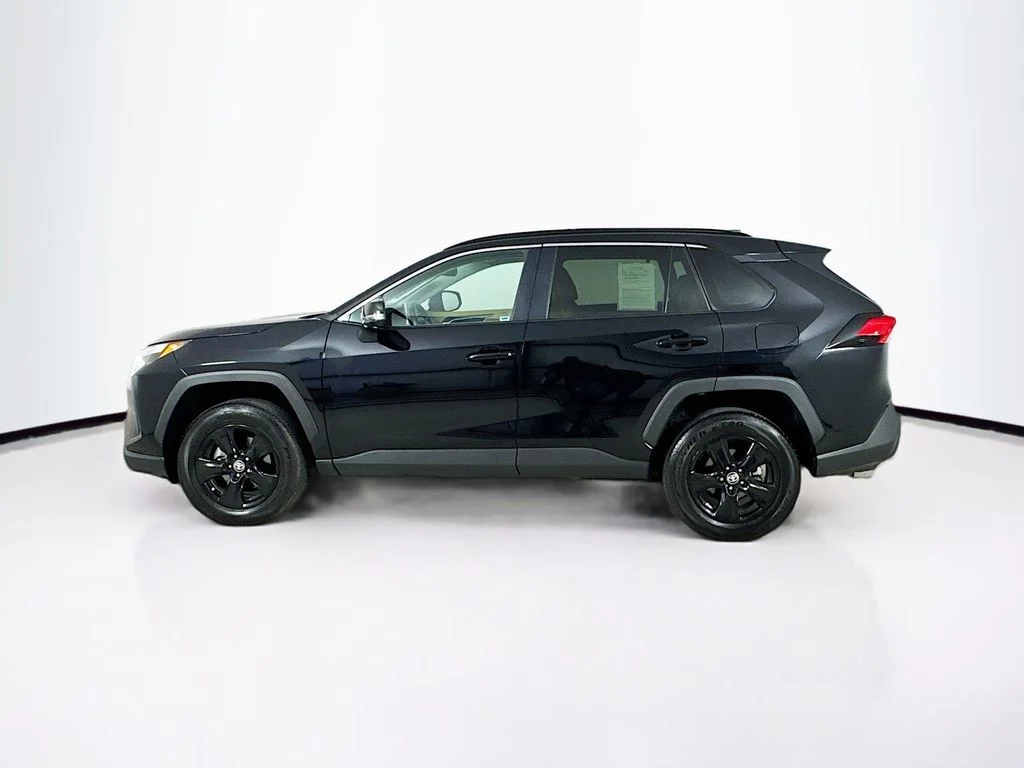 Used 2025  Toyota XLE image 4