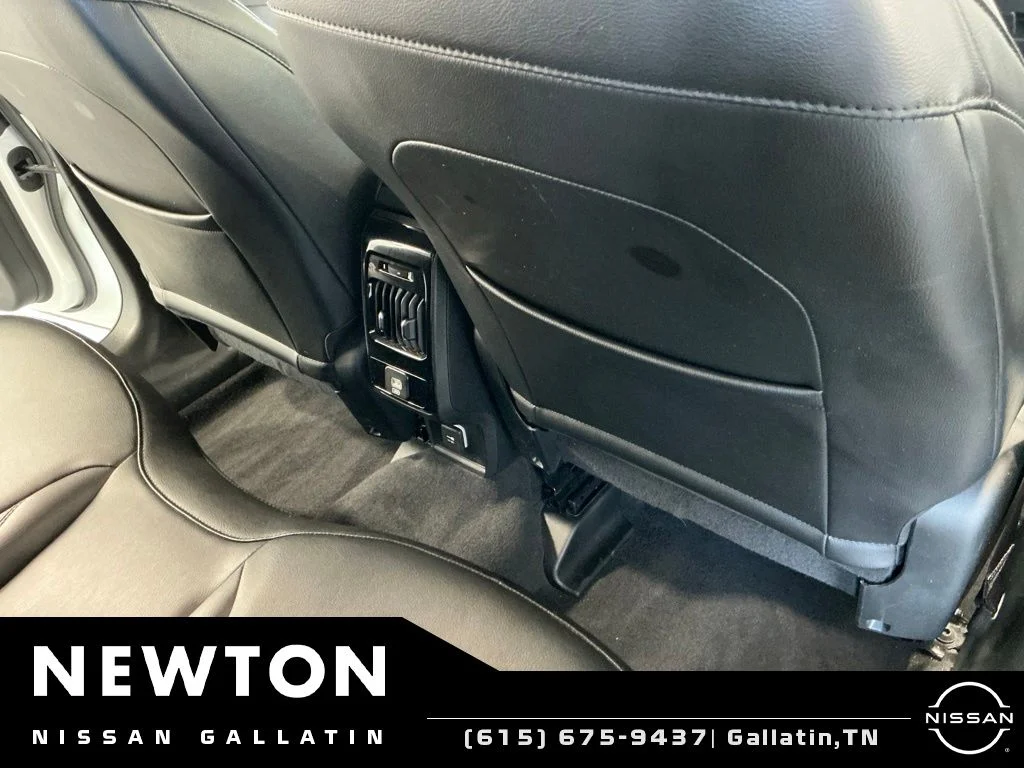 Used 2022 Bright White Clearcoat Jeep Latitude Lux image 17