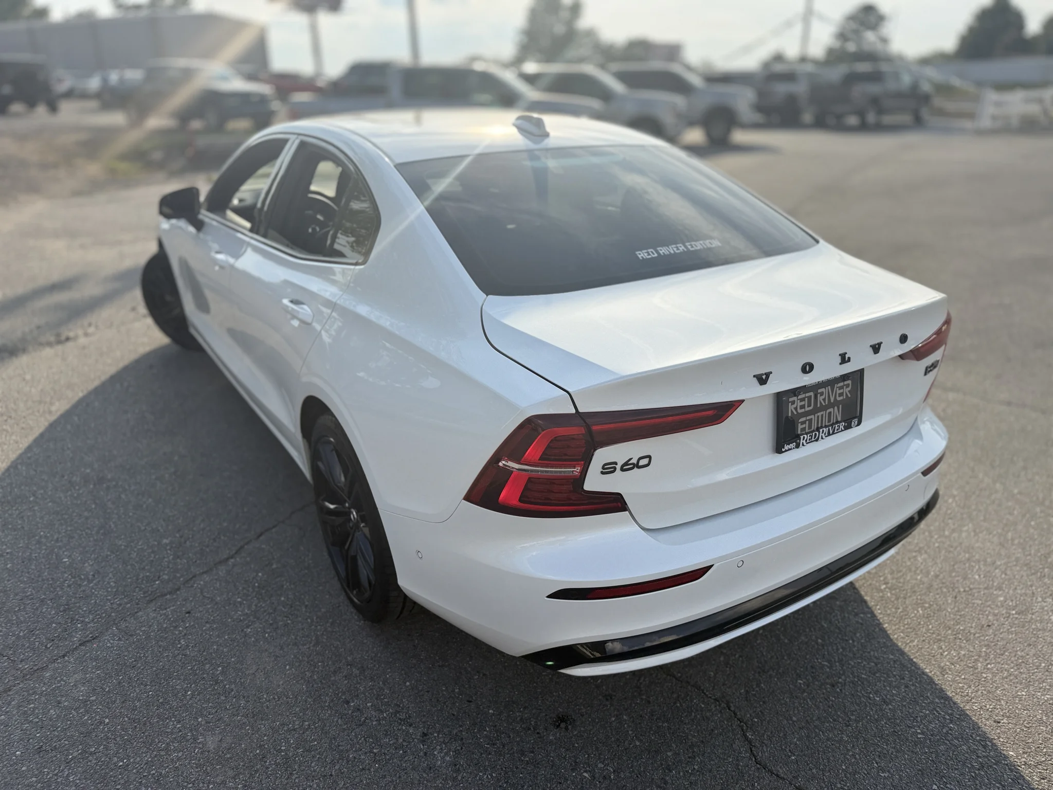 Used 2024 Crystal White Metallic Volvo Plus Black Edition image 17