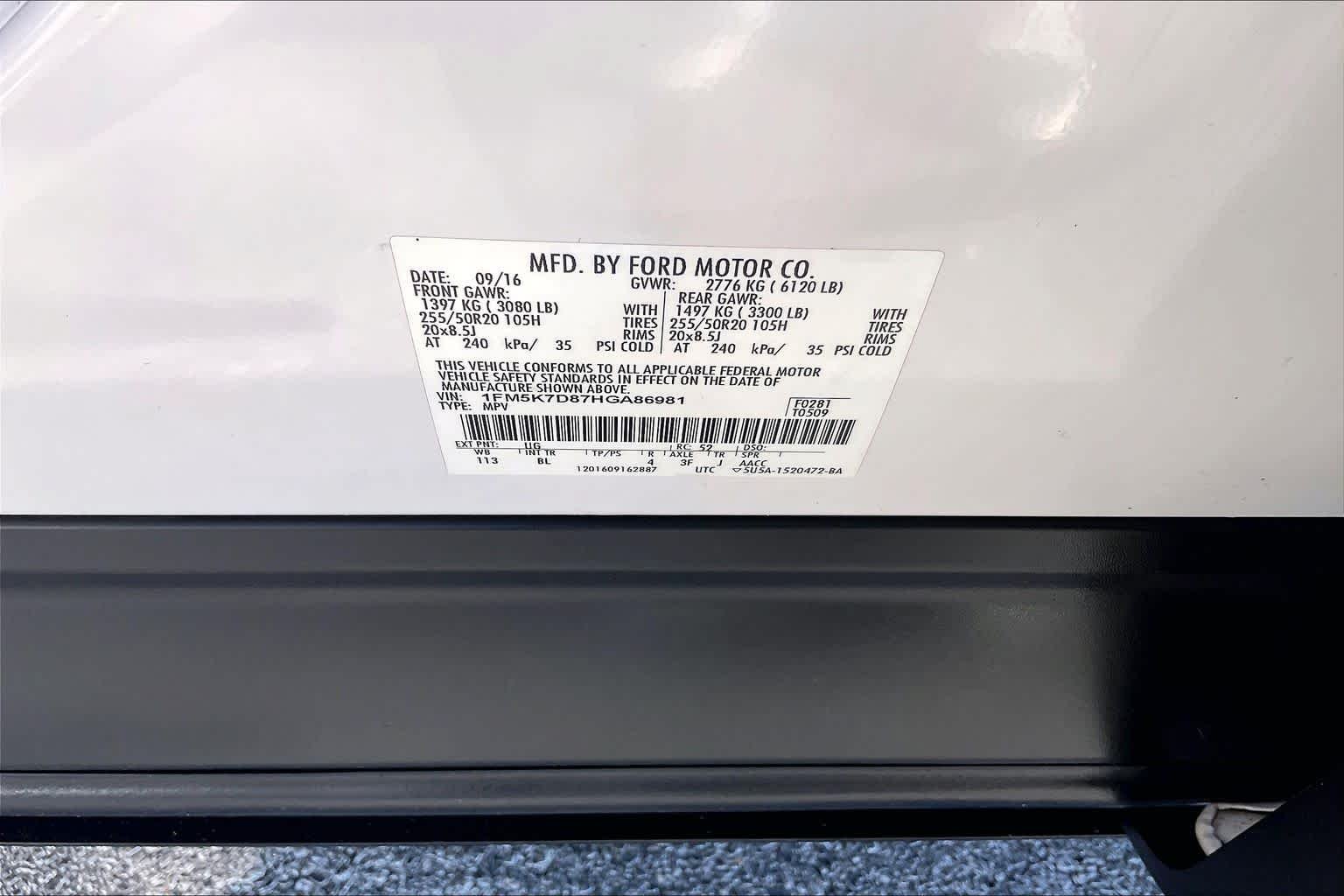 Used 2017 White Platinum Metallic Tri-Coat Ford XLT image 32