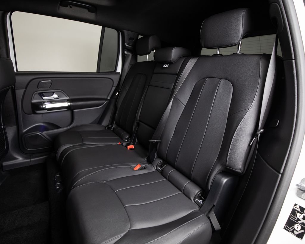 New 2026 Polar White Mercedes-Benz GLB 250 image 9
