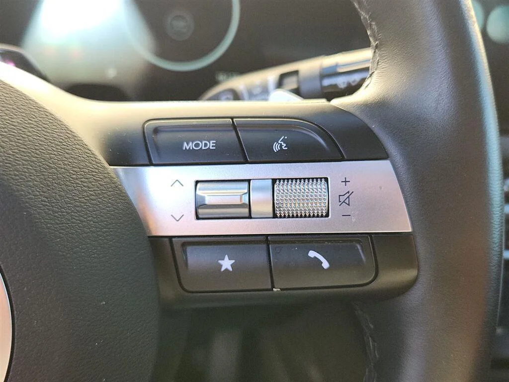 Used 2025 Rockwood Green Hyundai Limited image 15