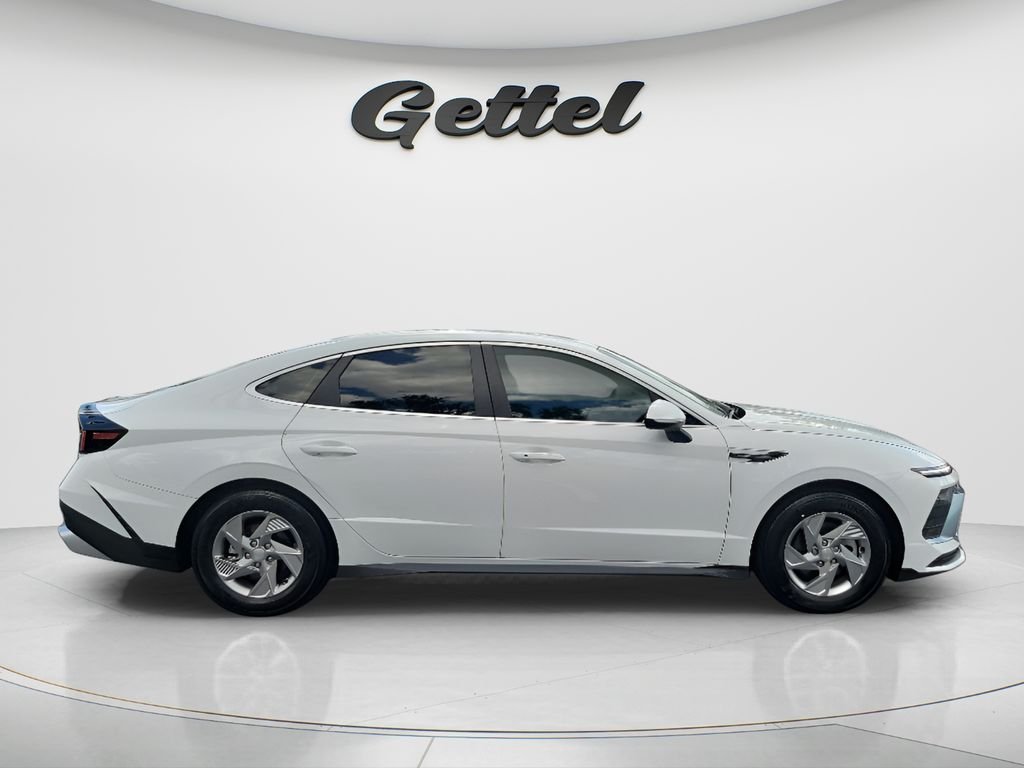 Certified Used 2025 White Hyundai SE image 4
