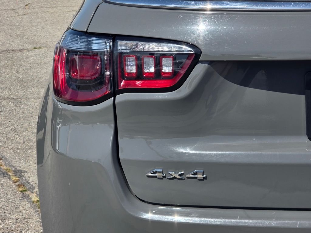 Certified Used 2024 Gray Jeep Latitude image 8