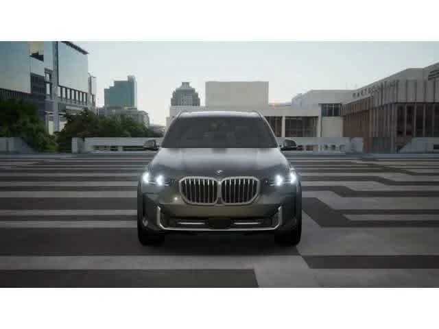 Used 2026 Dravit Grey Metallic BMW sDrive40i image 3