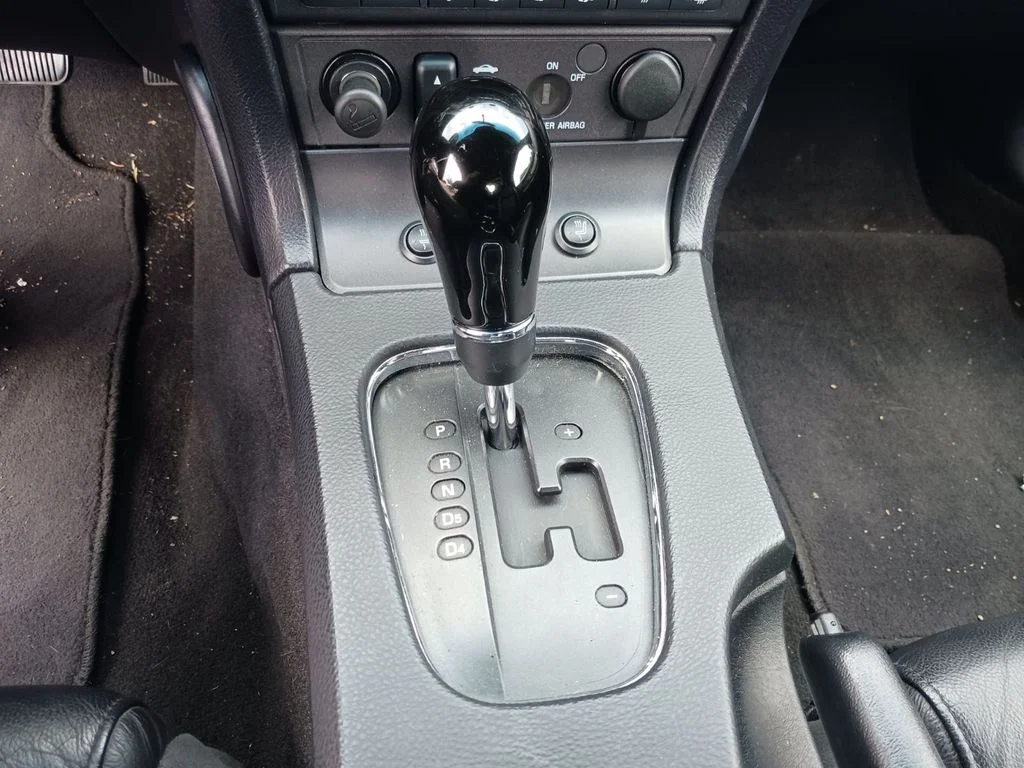 Used 2005  Ford Base image 12