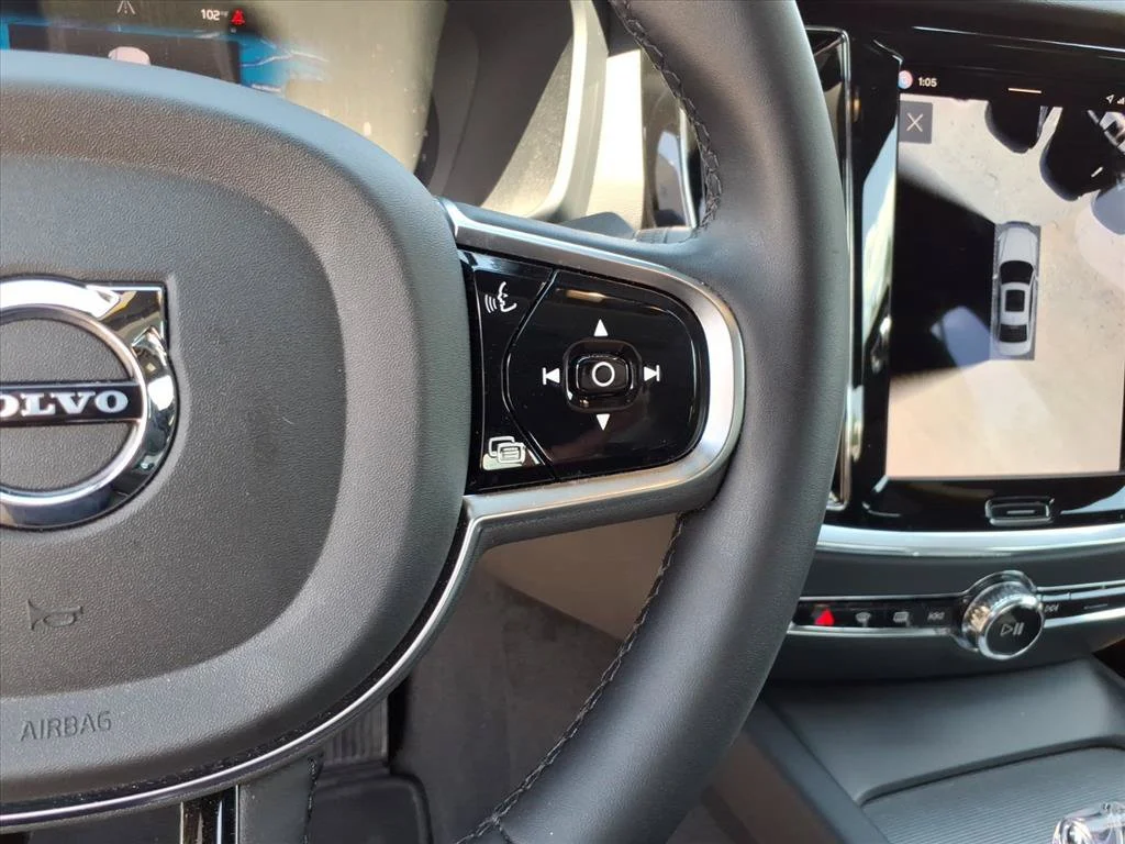 Certified Used 2024 Onyx Black Volvo Plus Black Edition image 18
