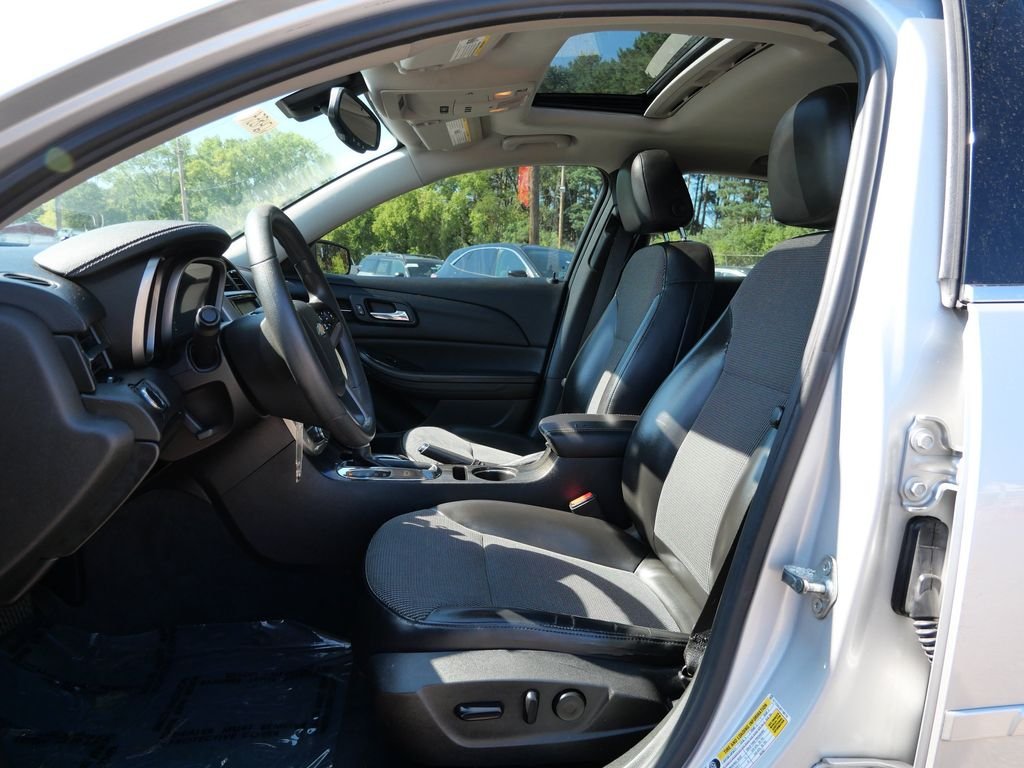 Used 2014 Silver Chevrolet LT image 19