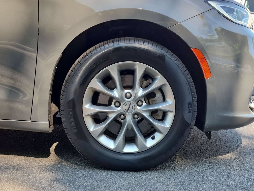 Used 2023 White Chrysler Touring L image 34