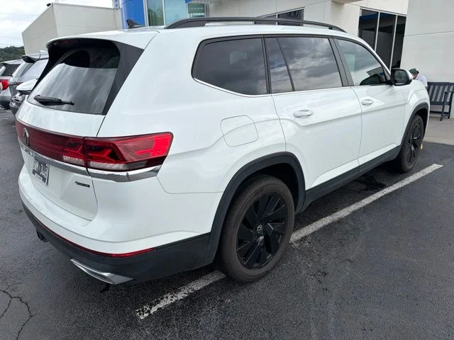 Used 2024 White Volkswagen 2.0T SE w/Technology image 1