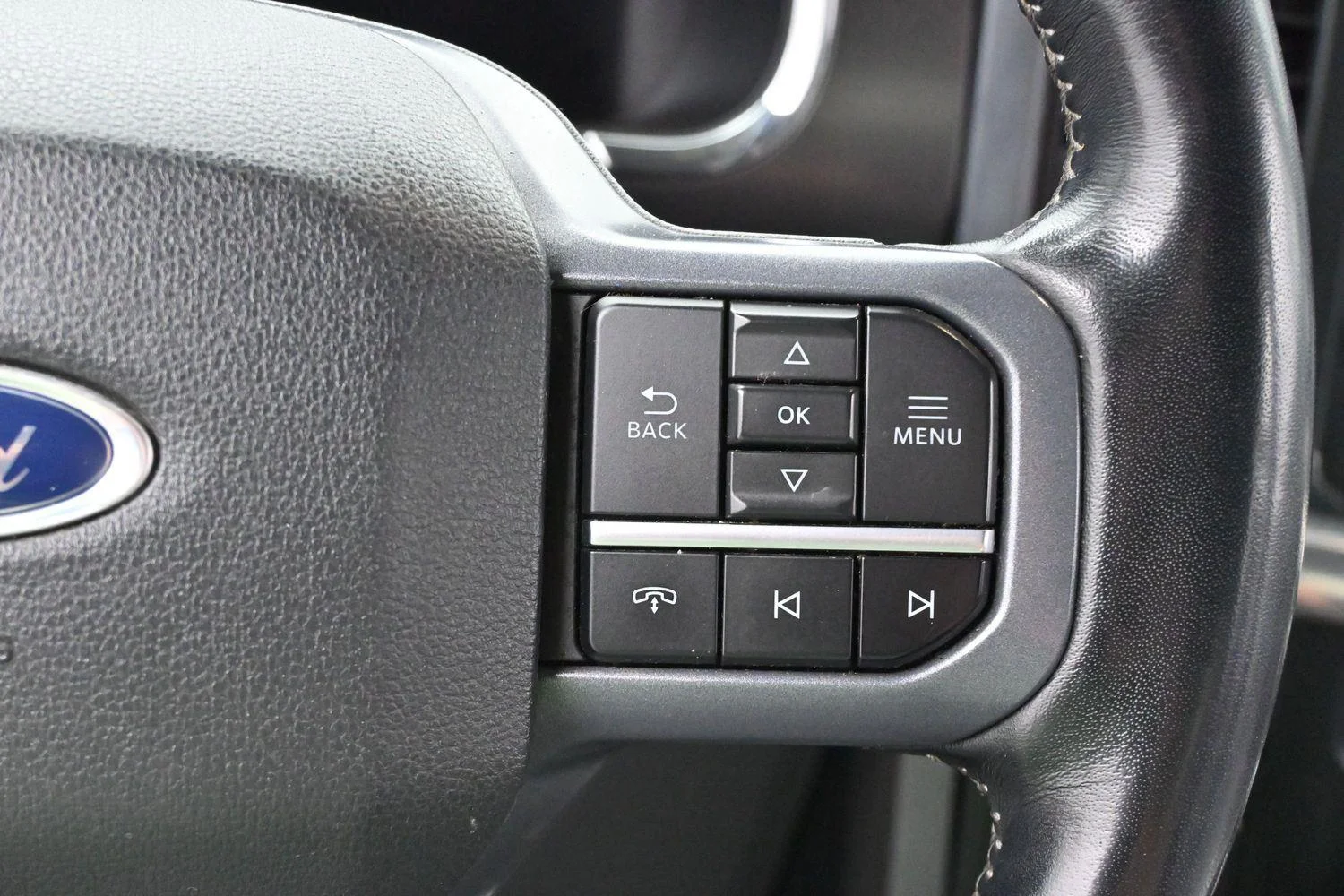 Used 2023  Ford LARIAT image 19