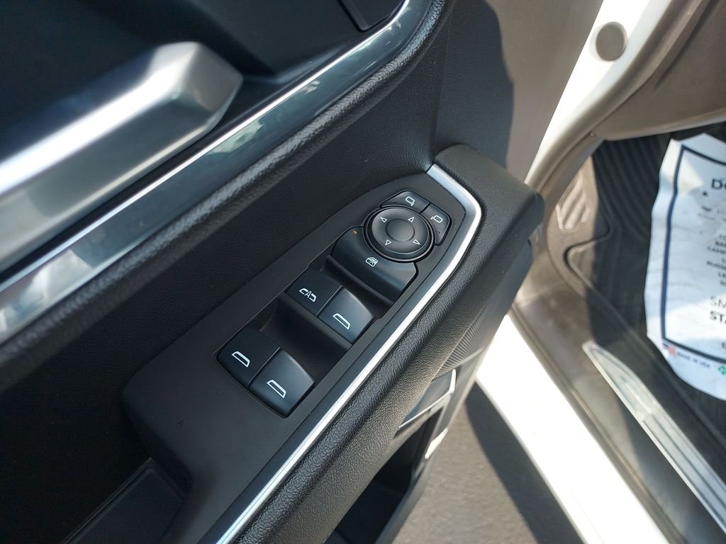 Used 2025 White Chevrolet LT image 11