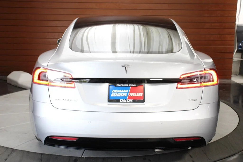 Used 2018 Obsidian Black Metallic Tesla  image 11