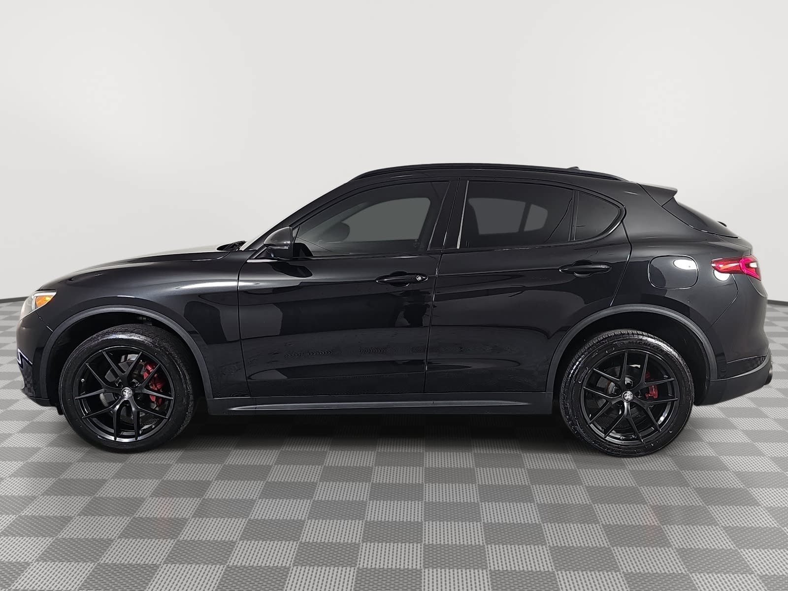 Used 2020 Black Alfa Romeo Base image 5