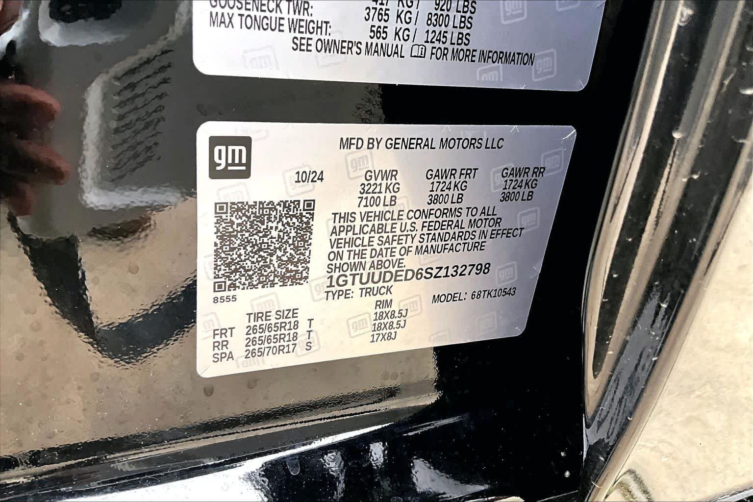Used 2025 Onyx Black GMC SLT image 37