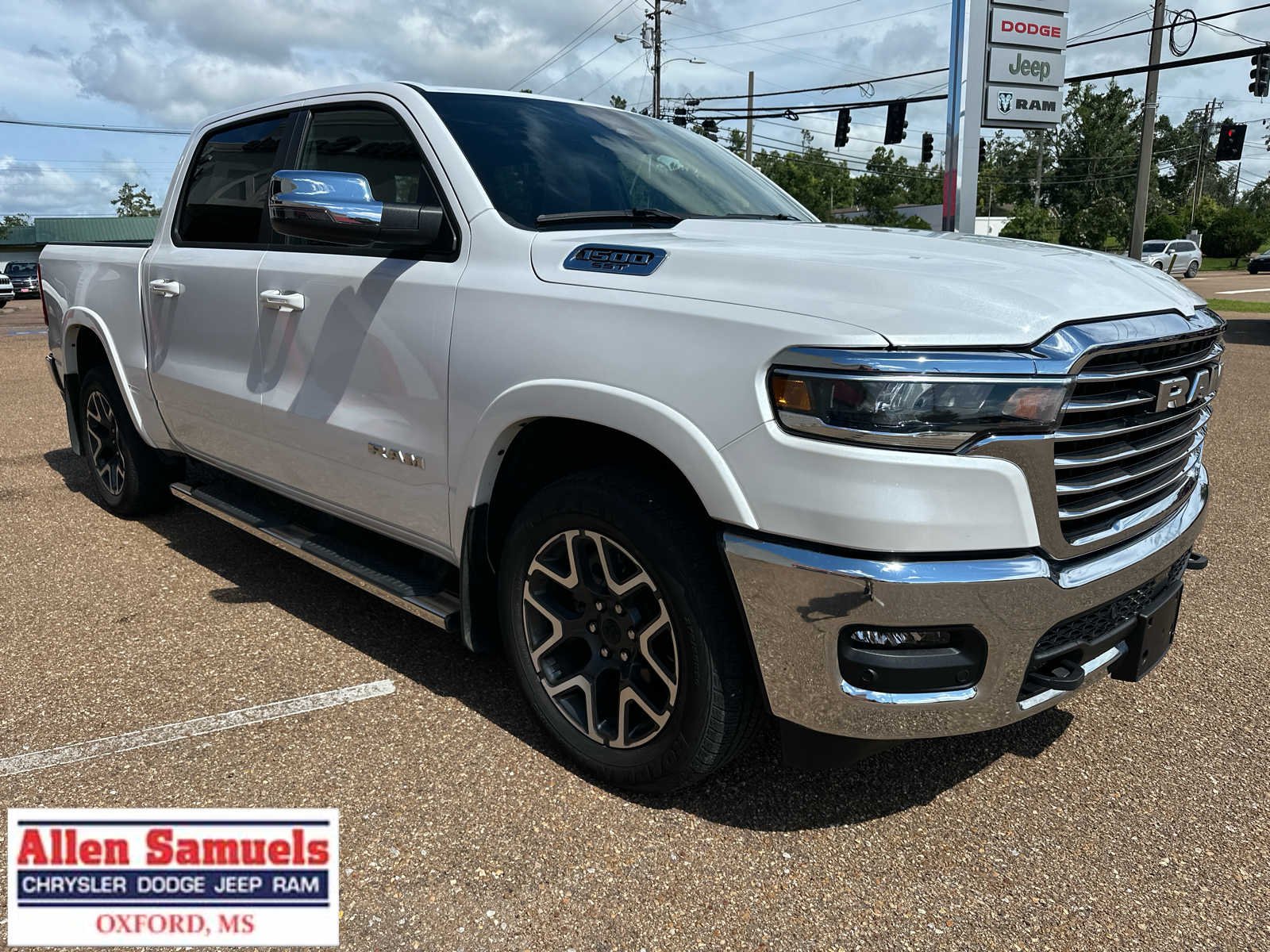 2025 RAM 1500 Laramie 4x4 Crew Cab 5'7's photo