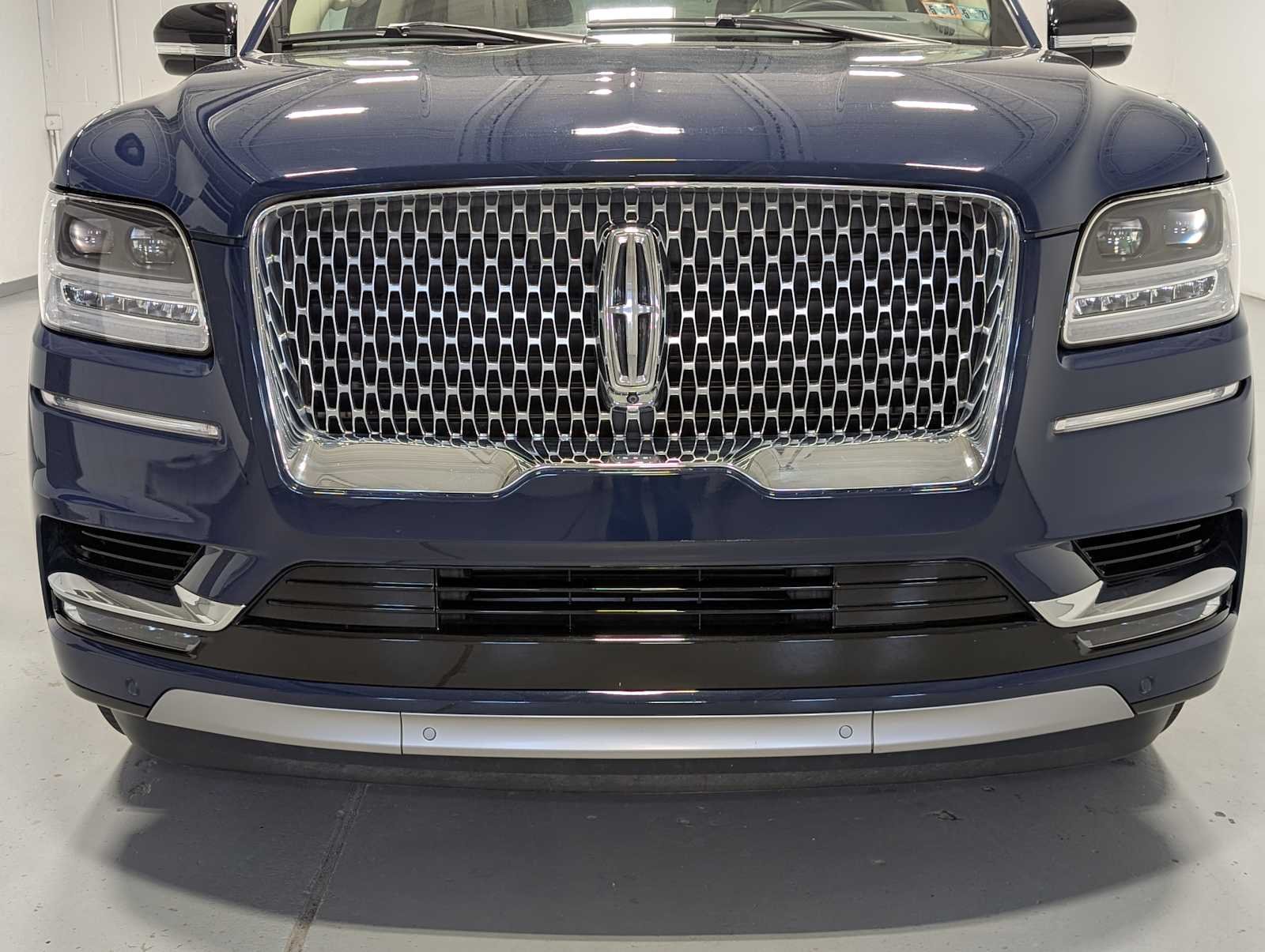 Used 2020 Rhapsody Blue Lincoln Reserve image 2