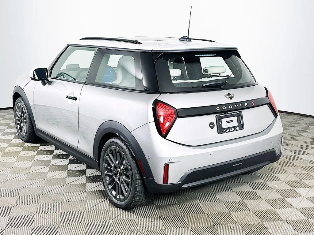 New 2026 Silver MINI Iconic image 7