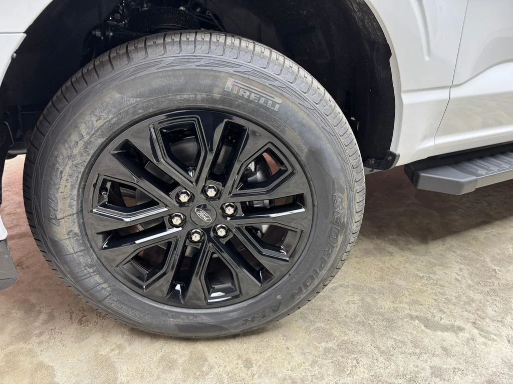New 2026 Oxford White Ford XLT image 29