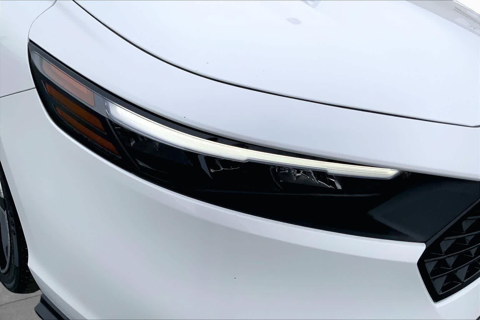 Used 2025 Platinum White Pearl Honda Sport image 27