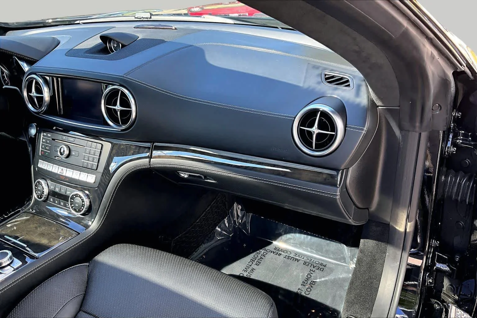 Used 2018 Black Mercedes-Benz SL 550 image 18