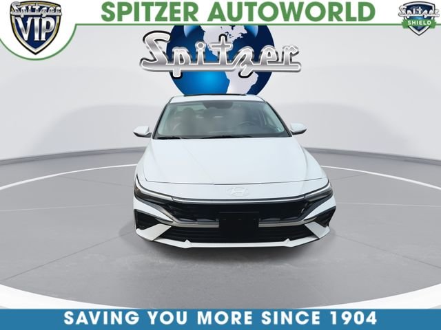 Used 2025 White Hyundai Limited image 3