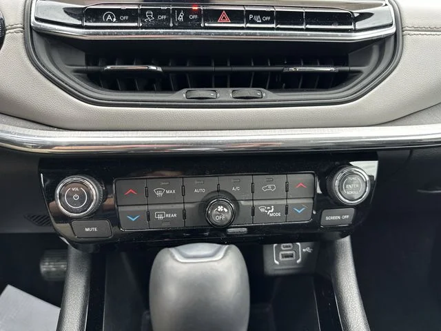 Used 2024 Metallic Jeep Limited image 18