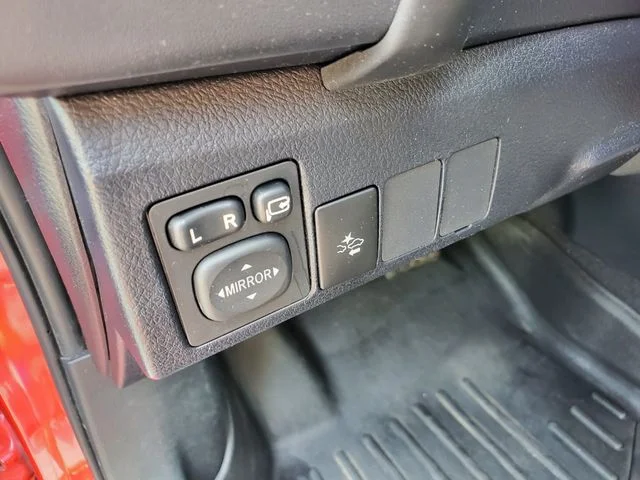 Used 2018 Red Toyota Base image 16