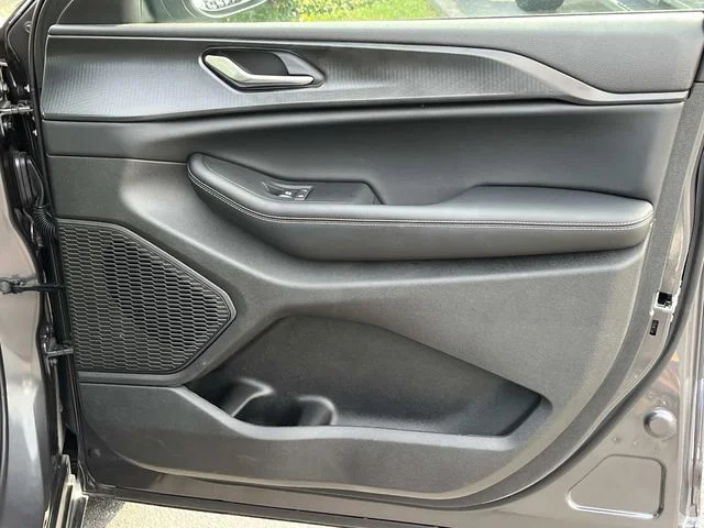 Used 2025 Gray Jeep Laredo X image 22