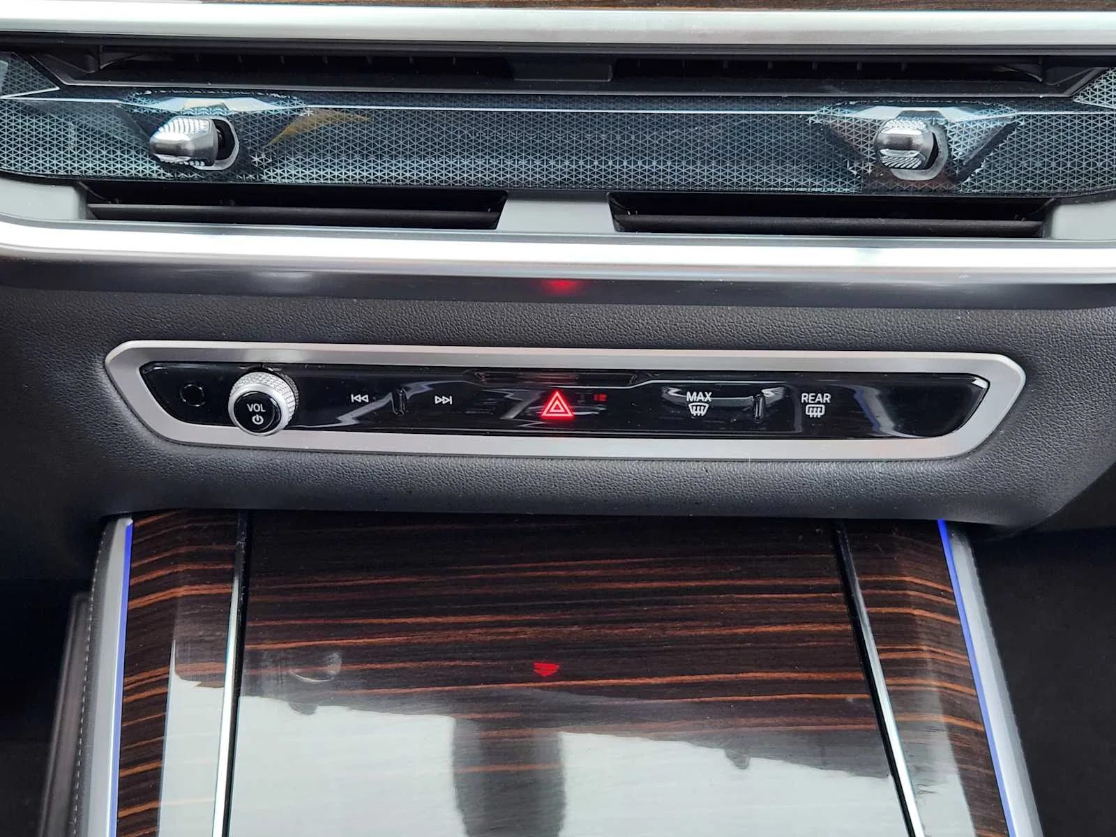 2025 BMW X5 50e - Photo 18